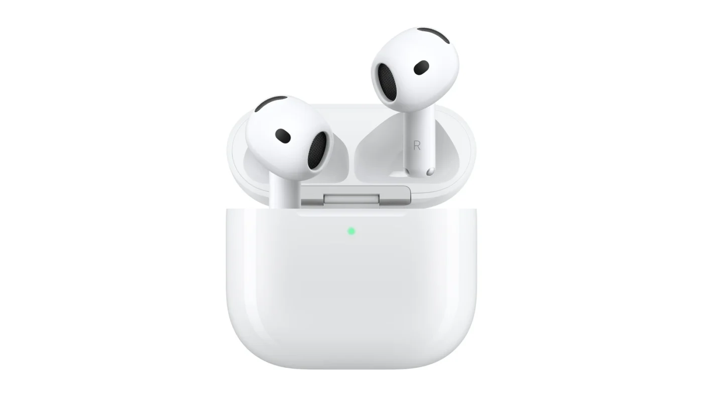 AirPods 5 в отворената кутия за зареждане