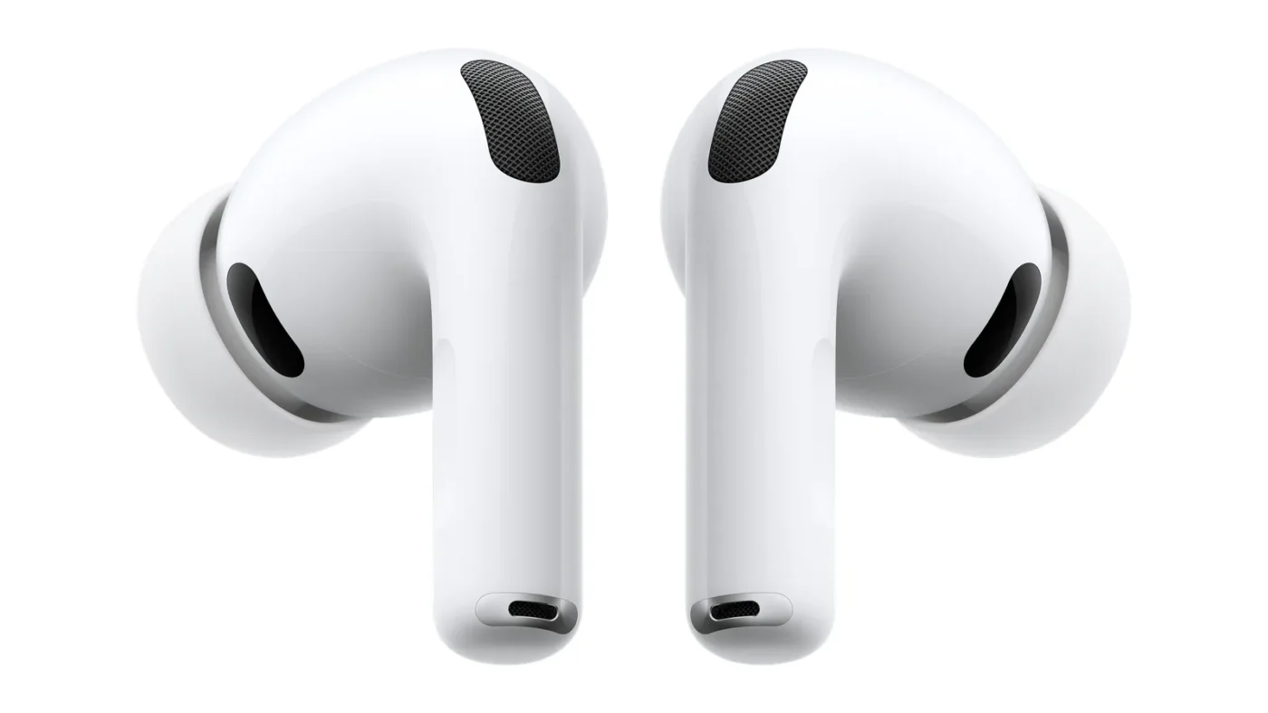 AirPods Pro 3 – двете слушалки със силиконови накрайки